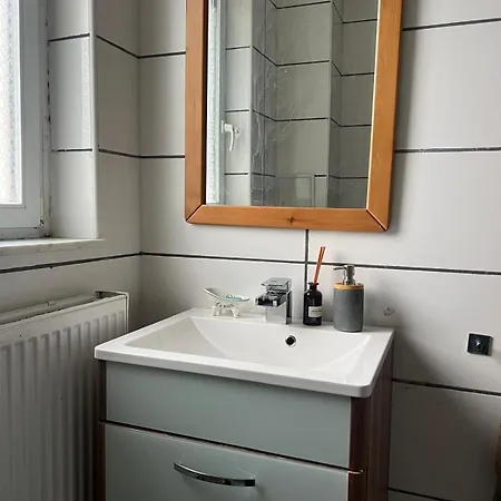 شقة Rim 4 Raeume 3 Schlafzimmer Und 1 Wohnzimmer 2 Badezimmer In West Eg 100 Qm *