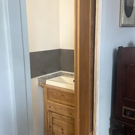 Rim 4 Raeume 3 Schlafzimmer Und 1 Wohnzimmer 2 Badezimmer In West Eg 100 Qm *