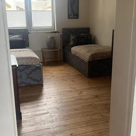 Rim 4 Raeume 3 Schlafzimmer Und 1 Wohnzimmer 2 Badezimmer In West Eg 100 Qm * Lauchhammer